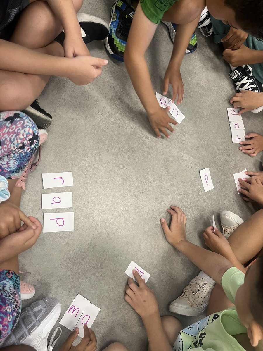 MrsColemanTeach's tweet photo. Our #FirstGradeFireflies building closed syllable words (short a sound) as a team ๐ช๐ฝ #teamworkmakesthedreamwork ๐๐ @FE_Fireflies https://t.co/UMc1Q4ne9C