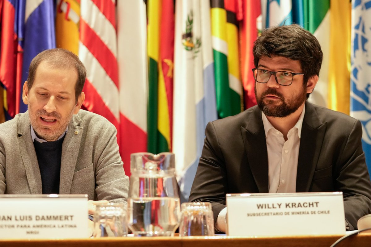 willykracht's tweet photo. Saludo y deseo éxito a nueva subsecretaria @MinMineria_cl @SuinaKim. Agradezco al @GobiernodeChile haberme confiado liderar este tremendo equipo para avanzar, por 17 meses, en desafíos como fomento a @PequenaMinchile, #EstrategiaFURE y compromiso de adhesión a estándar @EITIorg https://t.co/un4gwraPCD