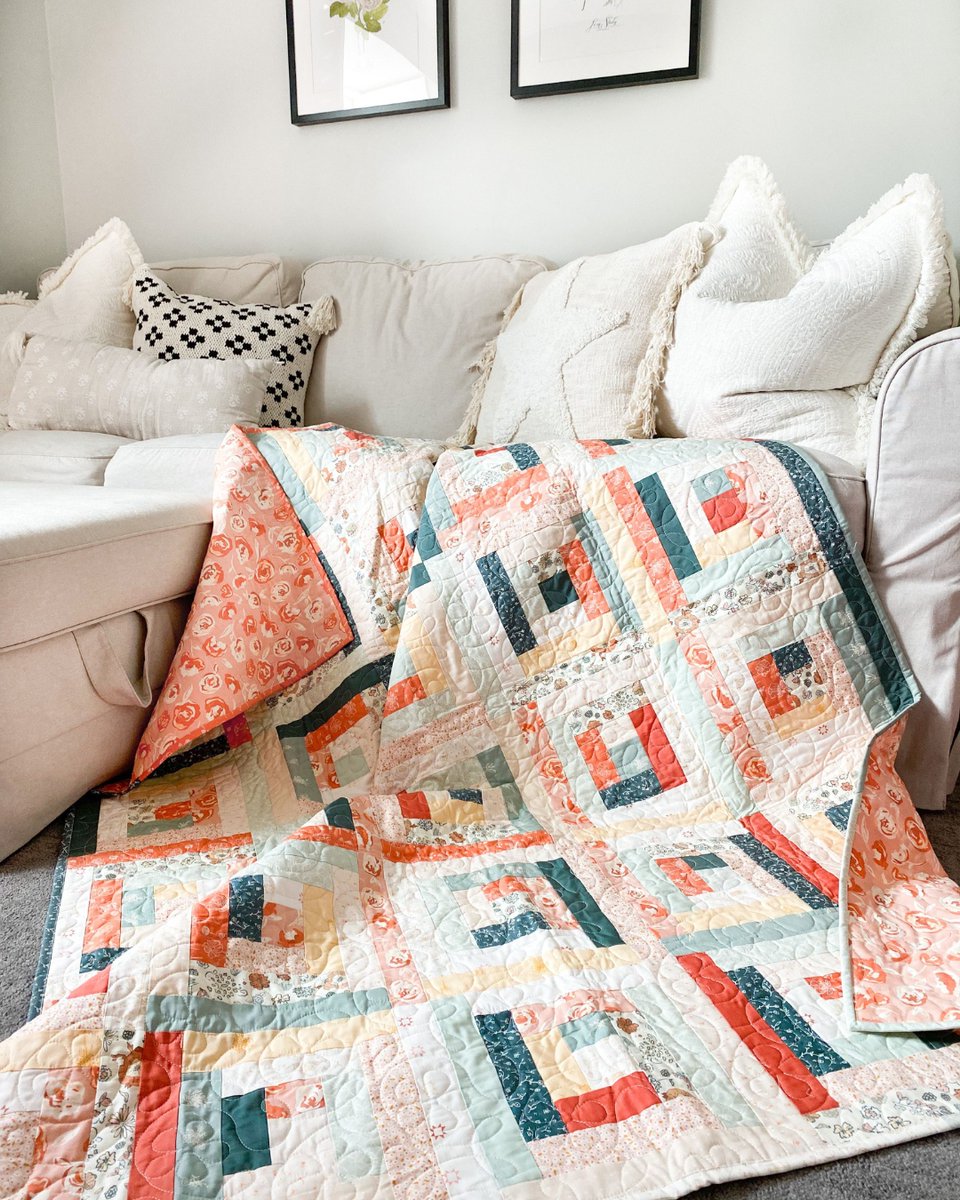 ArtGalleryFab's tweet photo. ✨ Check out this stunning Log Cabin block quilt! 🧵 Created by the talented Liza Taylor Handmade using prints from @quilters_candy's latest collection, "Road to Roundtop." 🏡✨
https://t.co/lWRRUtdOed
#ArtGalleryFabrics #Quilt #AGFRoadToRoundtop #LogCabbin #BeginnerQuilt https://t.co/YtnKiviL9c