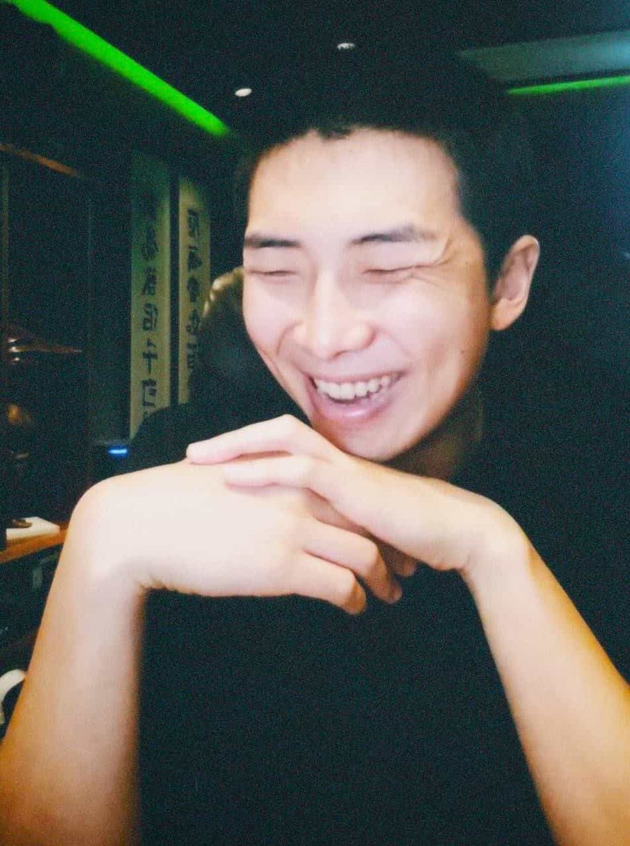 kookie_bluee's tweet photo. Ya sé que todos estamos obsesionados con Namu, después de todo ✨ HE IS THE PERFECT MAN ✨ 
NAMJOON WE LOVE YOU
NAMJOON THE BEST BOY
NAMJOON THE PRETTIEST FLOWER
NAMJOON OUR FOREVER ARTIST https://t.co/pJwv5B8pPR
