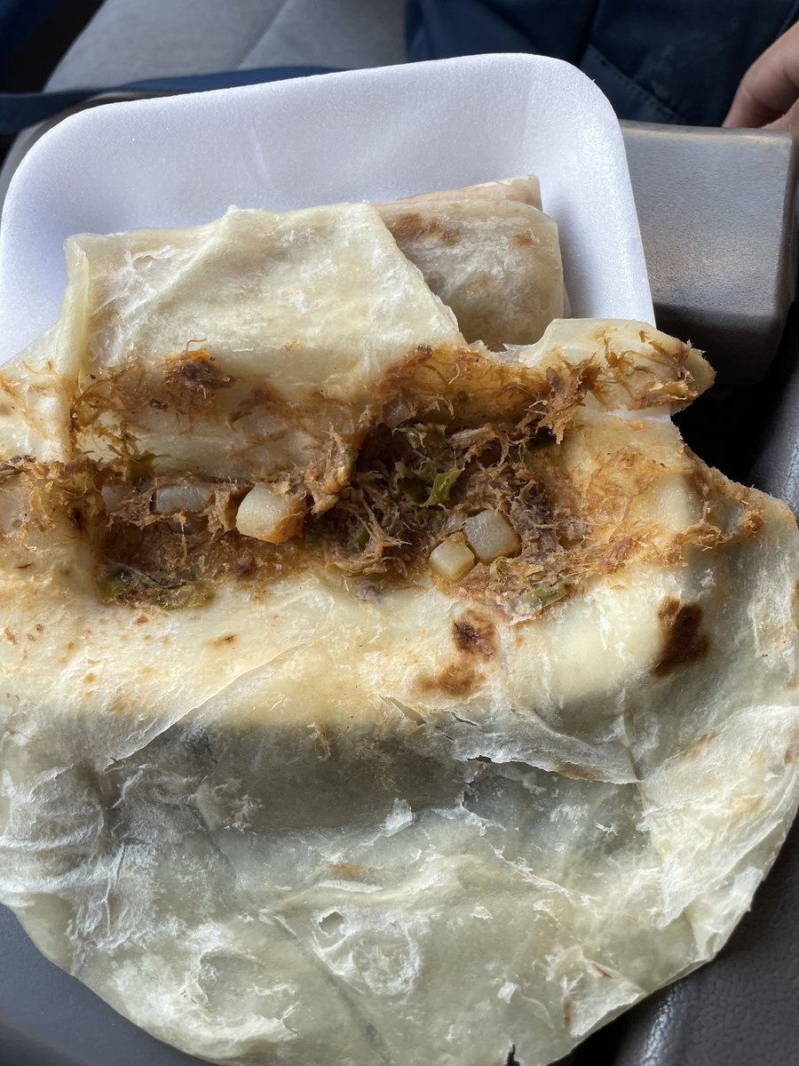 ritchiefm's tweet photo. Trae más relleno un gansito que los burritos del @Tiendas_OXXO #tastem🙃🙄 https://t.co/HPSPBgr6WI