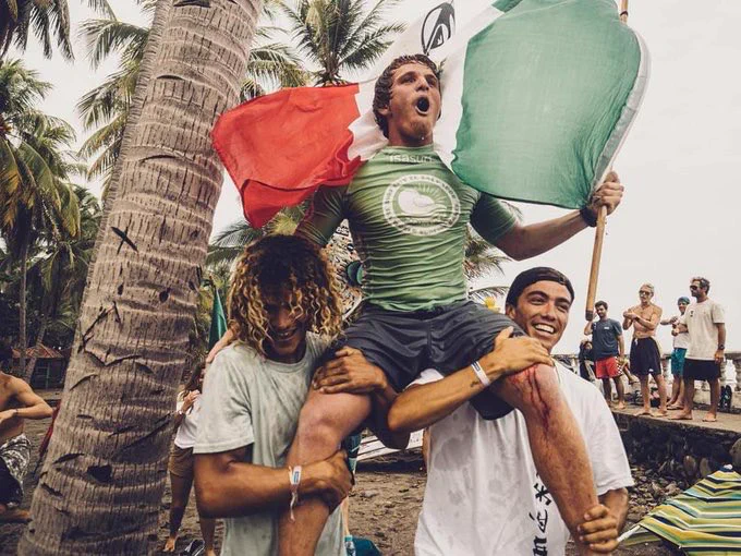 Con 21 años, Alan Cleland califica a #Paris2024. 
El surfista originario de Colima se convierte en el primer mexicano en calificar a una justa olímpica de este deporte.
