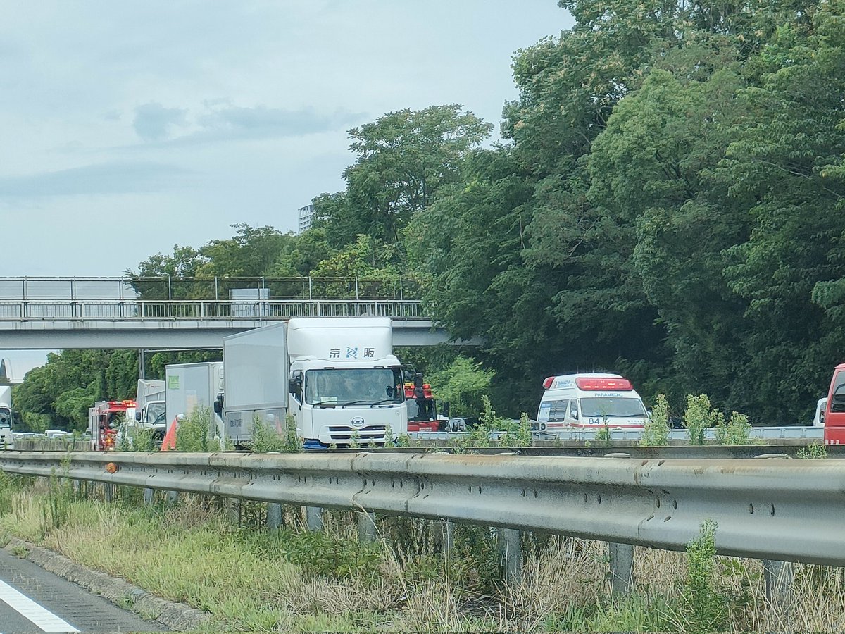 kyupi's tweet photo. 中国自動車道上り吹田付近追突事故で大渋滞です　皆様ご安全に! https://t.co/SOSjinyfSm