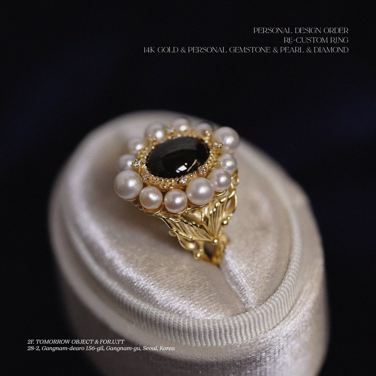 ObjectTomorrow's tweet photo. personal design order ring.
re-custom
14k gold & personal gemstone & diamond & pearl

가지고 있던 할머님의 반지를 리커스텀 작업해주셨어요. 메인석은 원래 있던 세팅을 (안쪽 밑이 너무 깨져있어서) 약간 재가공하고, 리디자인 진행하면서 진주도 교체하고 포인트 멜리도 넣어주었습니다. 얇은 디테일들로 인해 은은한 느낌이 부각된 것 같은 옆 라인은 안쪽이 둥글린 선으로 이어져 편안한 착용이 가능합니다.