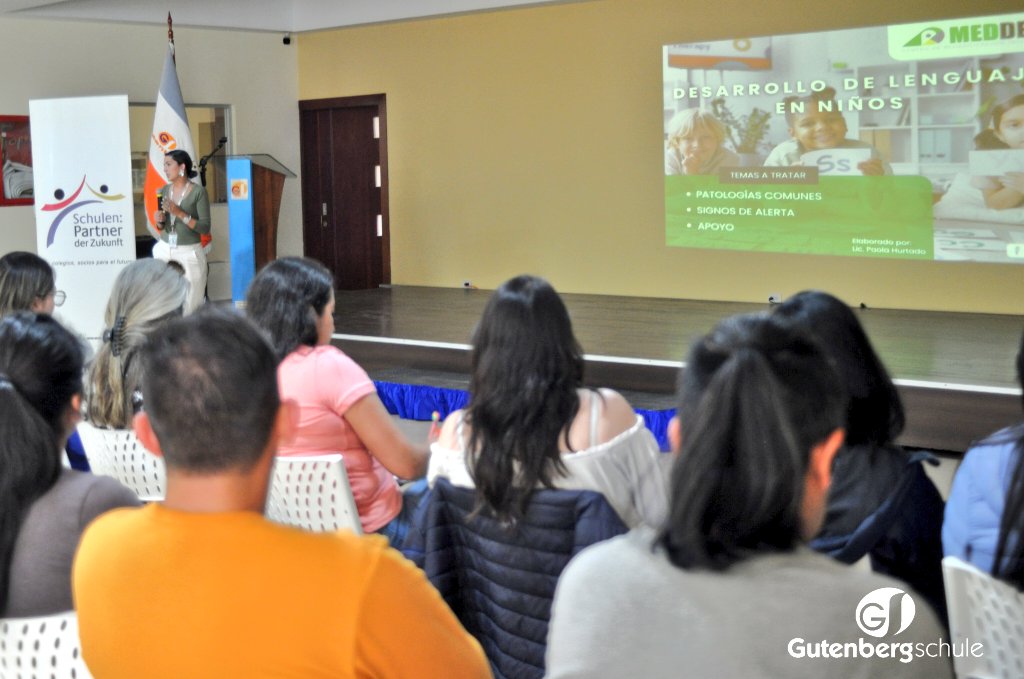 GutenbergSchule's tweet photo. TALLER|Nuestras docentes tuvieron una capacitación de Terapia de Lenguaje, a cargo de #MedDes, que ayudará a mejorar en nuestros peques sus habilidades de comunicación y de esa manera, se sentirán más seguros de sí mismos, demostrando que en nuestra institución #SembramosElFuturo https://t.co/32YXSX6e91
