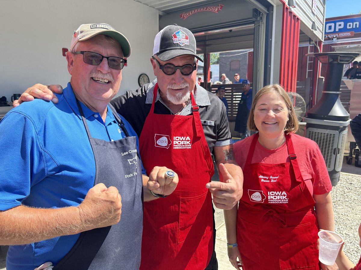You never know who’ll you’ll run into @ The Pork Tent @ the Iowa State Fair, Iowa Attorney General Brenna Bird &amp; NFL Hall of Famer Randy White. Nothing compares to the Iowa State Fair!