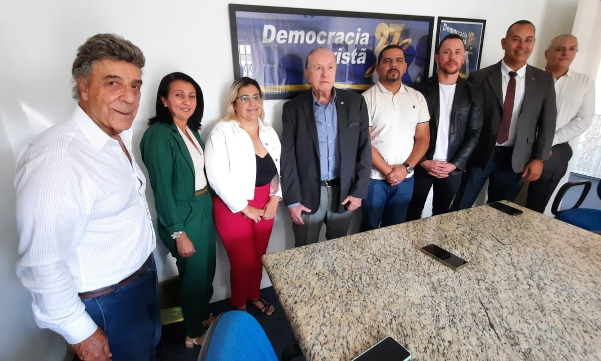 eymaelpr2022's tweet photo. Eymael recebeu visita da liderança democrata cristã de Mongaguá, Sylvio Itaoca, e dos líderes das cidades de Ibiúna e Mairinque.

#DemocraciaCristã #Eymael #sãopaulo #mongaguá #ibiuna #mairinque https://t.co/VasGFz5h8j