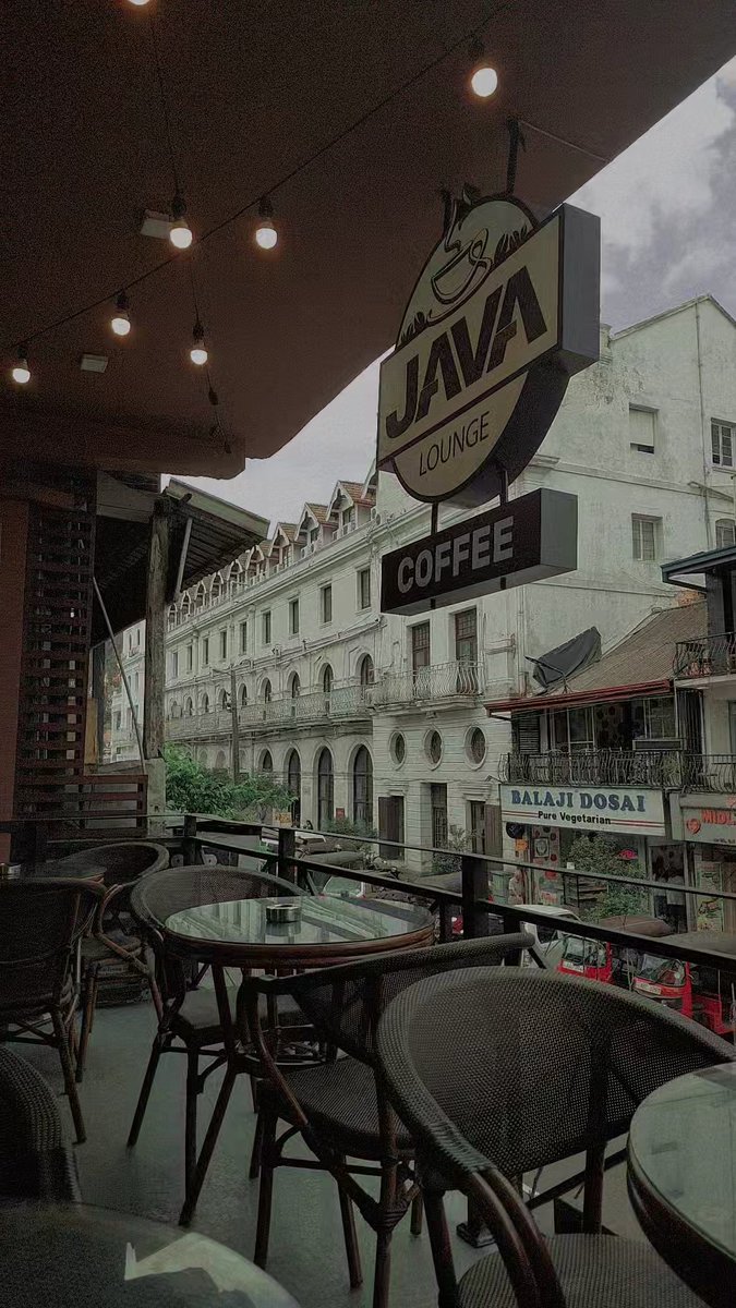 SewwandiMahesha's tweet photo. Did some urban sketching recently at Java Lounge , D.S.Senanayake street, Kandy.
Had so much fun : )
#sketching #urbansketch #urbansketching #plainair #javalounge #coffee #coffeeshopart #srilanka #colombo #kandy https://t.co/bBqc22PUOR