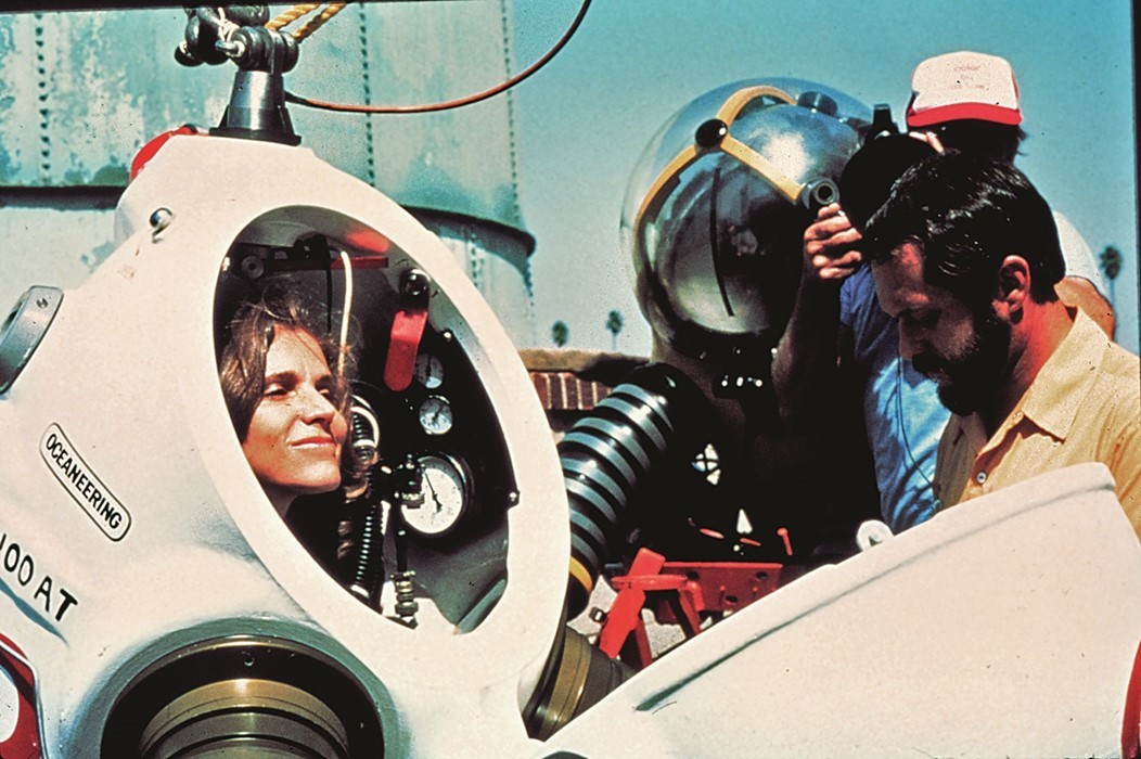Marine biologist and oceanographer Sylvia Earle prepares to dive in a JIM suit near Oahu, Hawaii, 1979. #science #oceanography #marinebiology #1970s