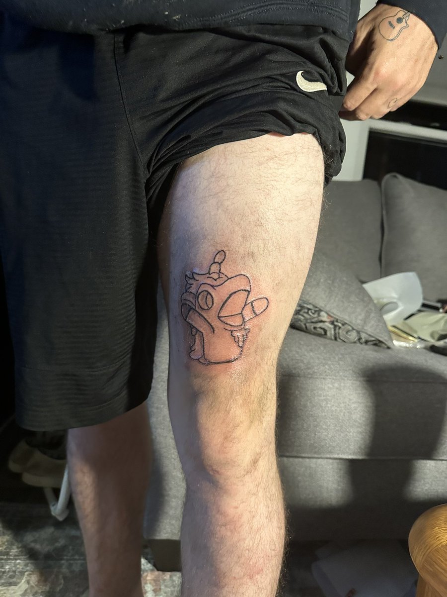 erickajacobs_'s tweet photo. Your next up and coming mediocre tattoo artist https://t.co/vsVXTQmczL