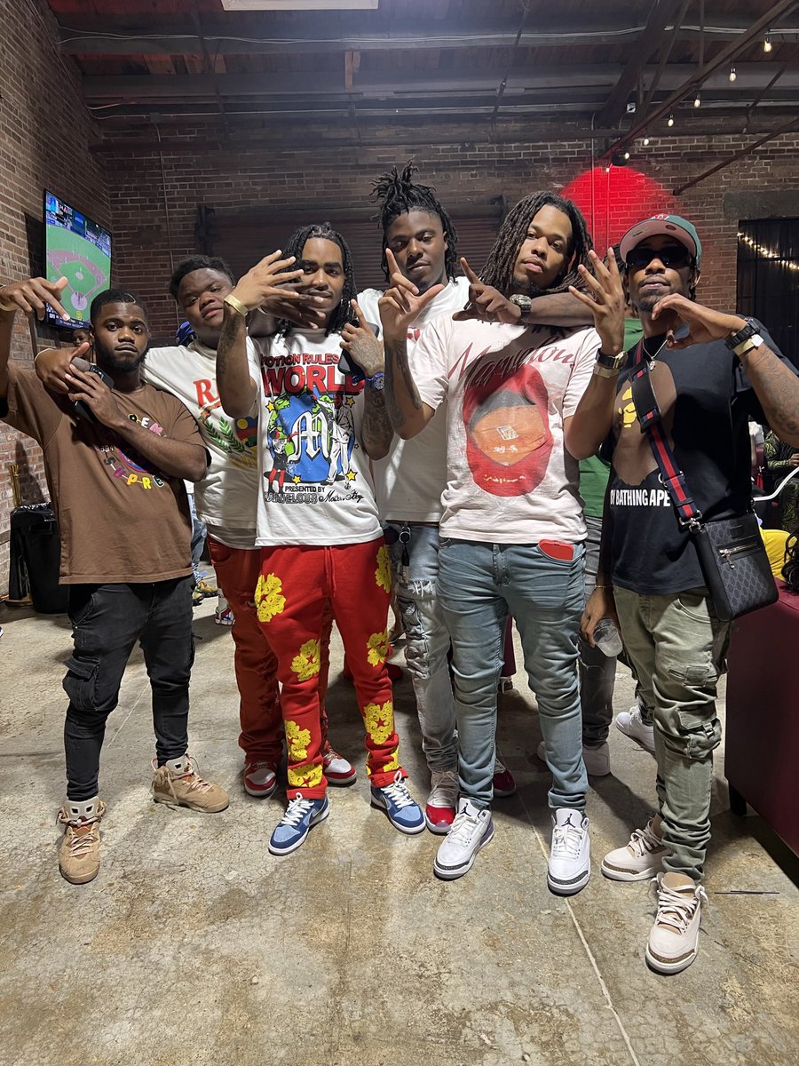 PHAT4L's tweet photo. If you a member we throw 4’s in all our pictures 🍦🚛 #4LB https://t.co/rmLPtjq3lv