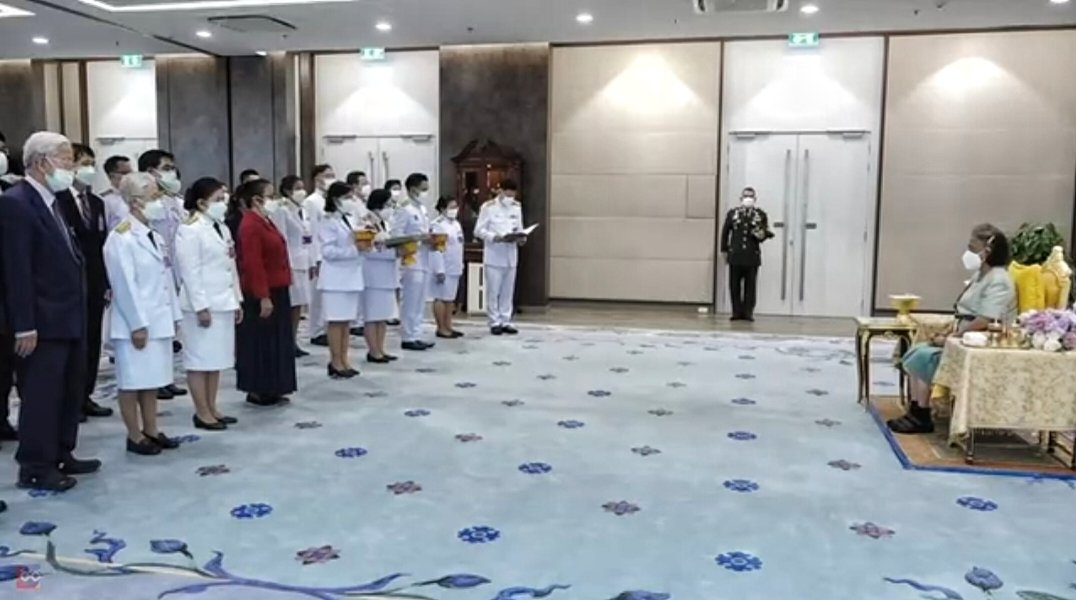 army_greenbrain's tweet photo. สมเด็จพระกนิษฐาธิราชเจ้า กรมสมเด็จพระเทพรัตนราชสุดาฯ สยามบรมราชกุมารี พระราชทานพระราชวโรกาสให้ นายกสมาคมวิทยาศาสตร์แห่งประเทศไทย ในพระบรมราชูปถัมภ์ เฝ้าทูลละอองพระบาท : https://t.co/LvXhHbvYyN https://t.co/cHEcQrkPNq