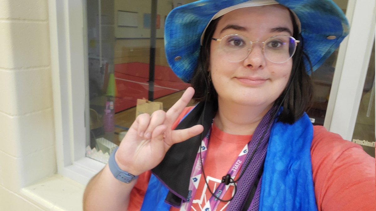 First day year 2️⃣, before school and after dismissal!!! Welcome back Bluejays!🎵🎶🎼🐦🐦 #geinspires <a href="/Golbowtweets/">Golbowtweets</a>