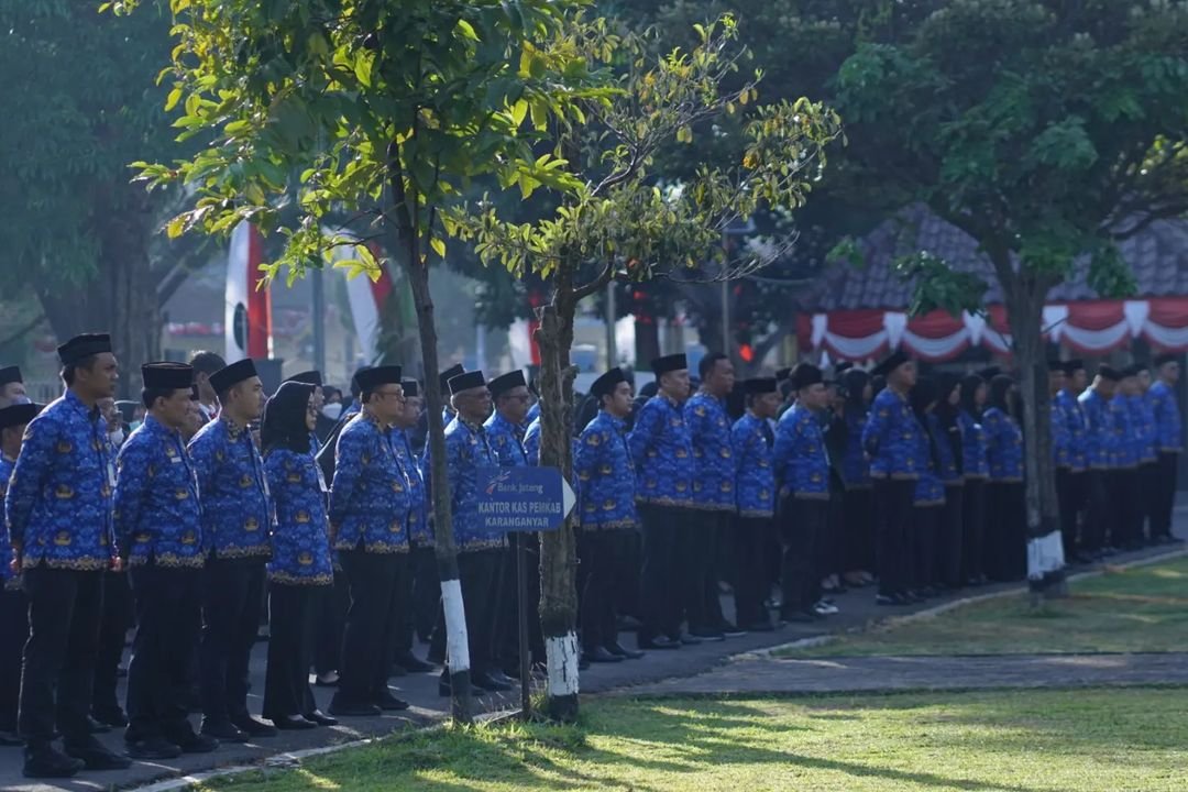 karanganyarkab's tweet image. Upacara Peringatan Detik-detik Proklamasi Kemerdekaan Republik Indonesia di halaman kantor Sekretariat Daerah Kabupaten Karanganyar, 17 Agustus 2023.

@kabupatenkaranganyar
@timotiussuryadi 
@masisnan

#upacara #kemerdekaanindonesia #indonesia