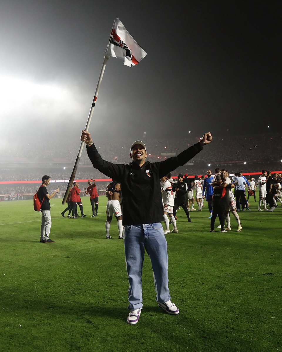 Luciano e a bandeira! 🇾🇪

#VamosSãoPaulo 🇾🇪