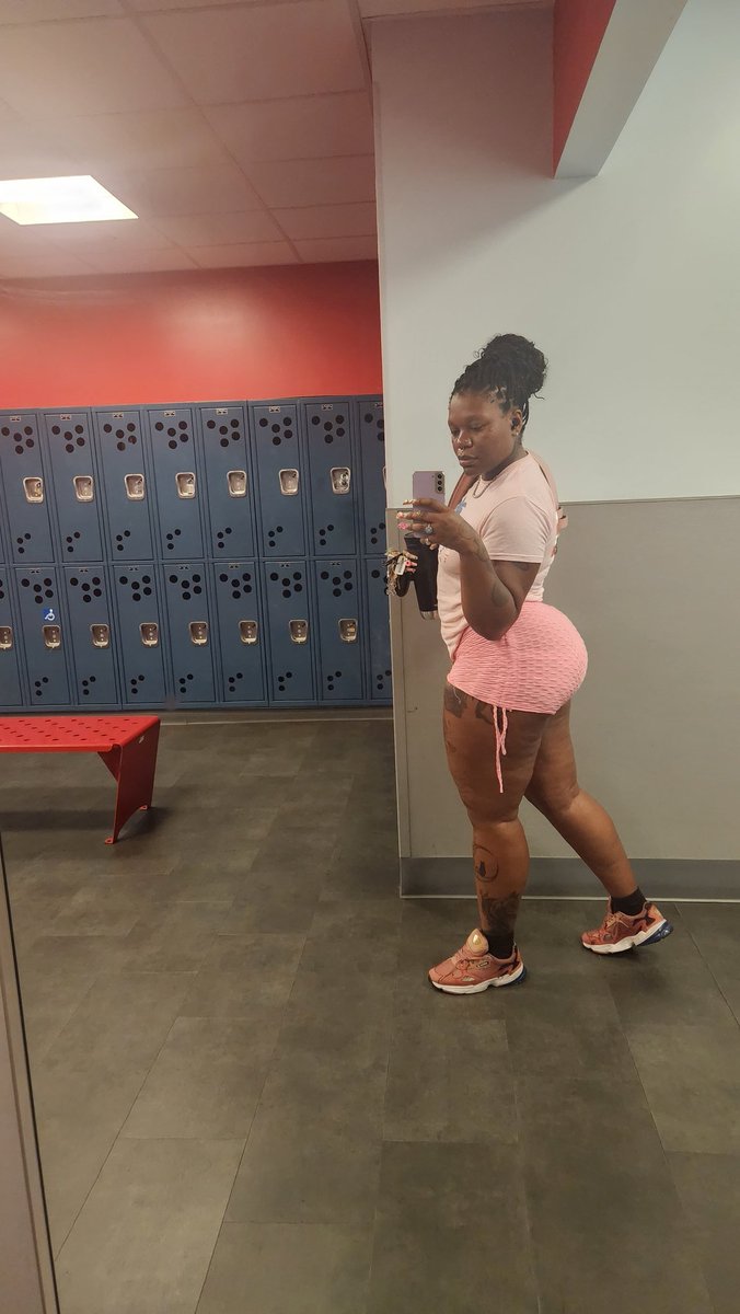 BoomFannie's tweet photo. #pinky #gymlife https://t.co/arRprjPagl