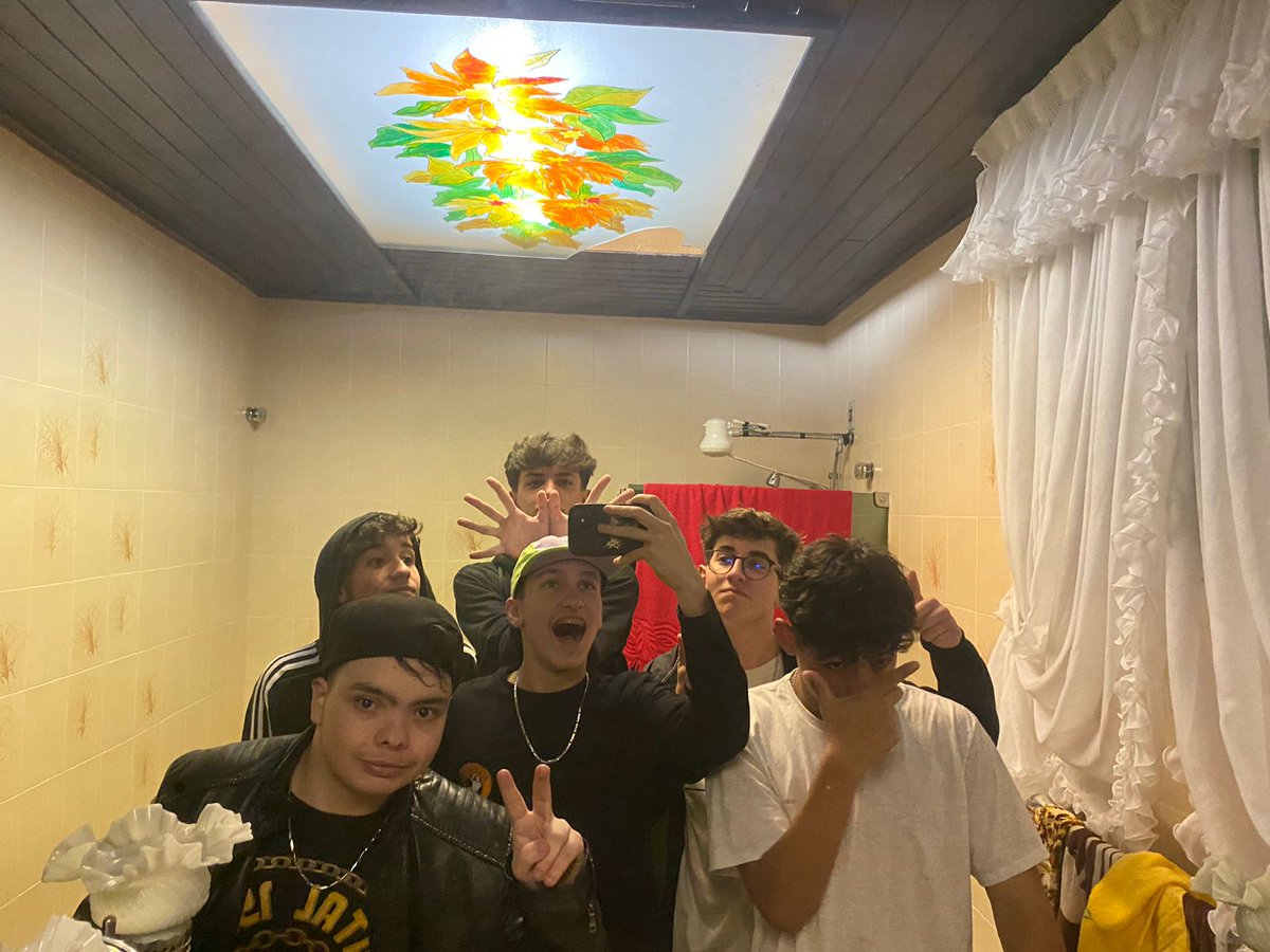 senzalaforever's tweet photo. "O dinheiro tira o homem da miséria, mas não pode arrancar de dentro dele a favela."
- Racionais MC's https://t.co/7zlyxPHZJa