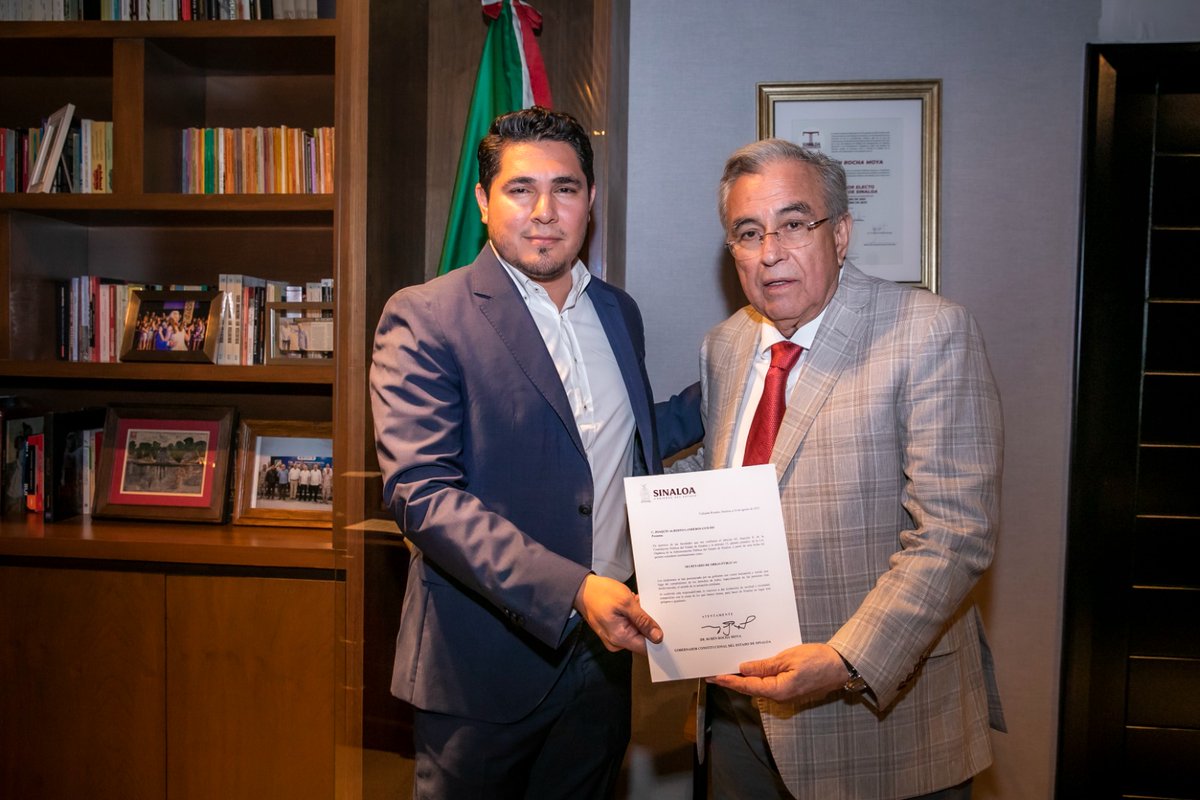 rochamoya_'s tweet photo. Esta tarde, he nombrado al arquitecto, @joaquinlands, como nuevo Secretario de @obraspublicasin. La encomienda que le he conferido es, dar continuidad y prioridad a las obras con sentido social, que solucionan las necesidades de las comunidades que más lo necesitan. https://t.co/zOT6YS5Hes