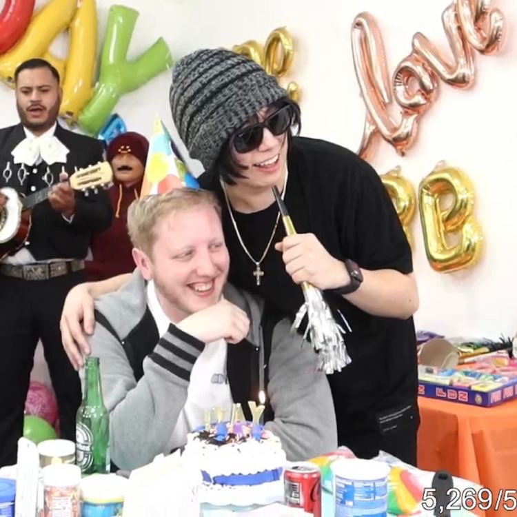 quacstv's tweet photo. quackity looking like phil’s emo son is my favorite thing ever😭 https://t.co/eSv6PbmlSu