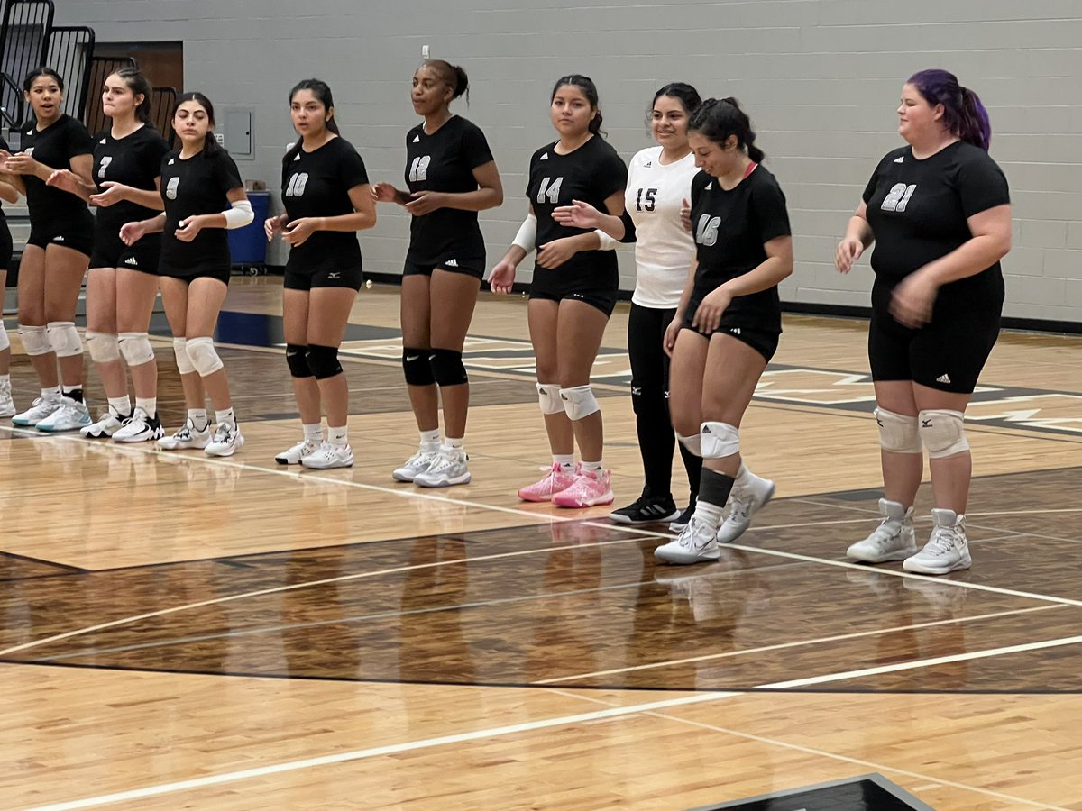 hcwolvesathlet1's tweet photo. Congrats wolves 🏐 for picking up our 1st ‘W’  of the season 
@hc_wolvesvball @SCHK12 @WJOB_JEDtv https://t.co/JSPpJCuPN4