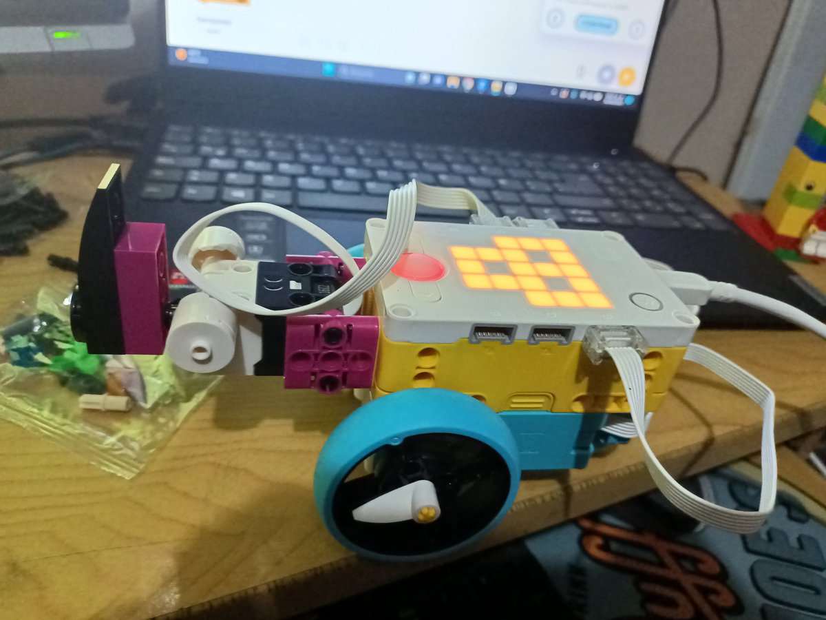 karlesarmnt1308's tweet image. #legoacademyrobotix #soyrobotix #legoedu #legoeducation #legoeducationacademy #legoconfidence #spikeprime #learningthroughplay