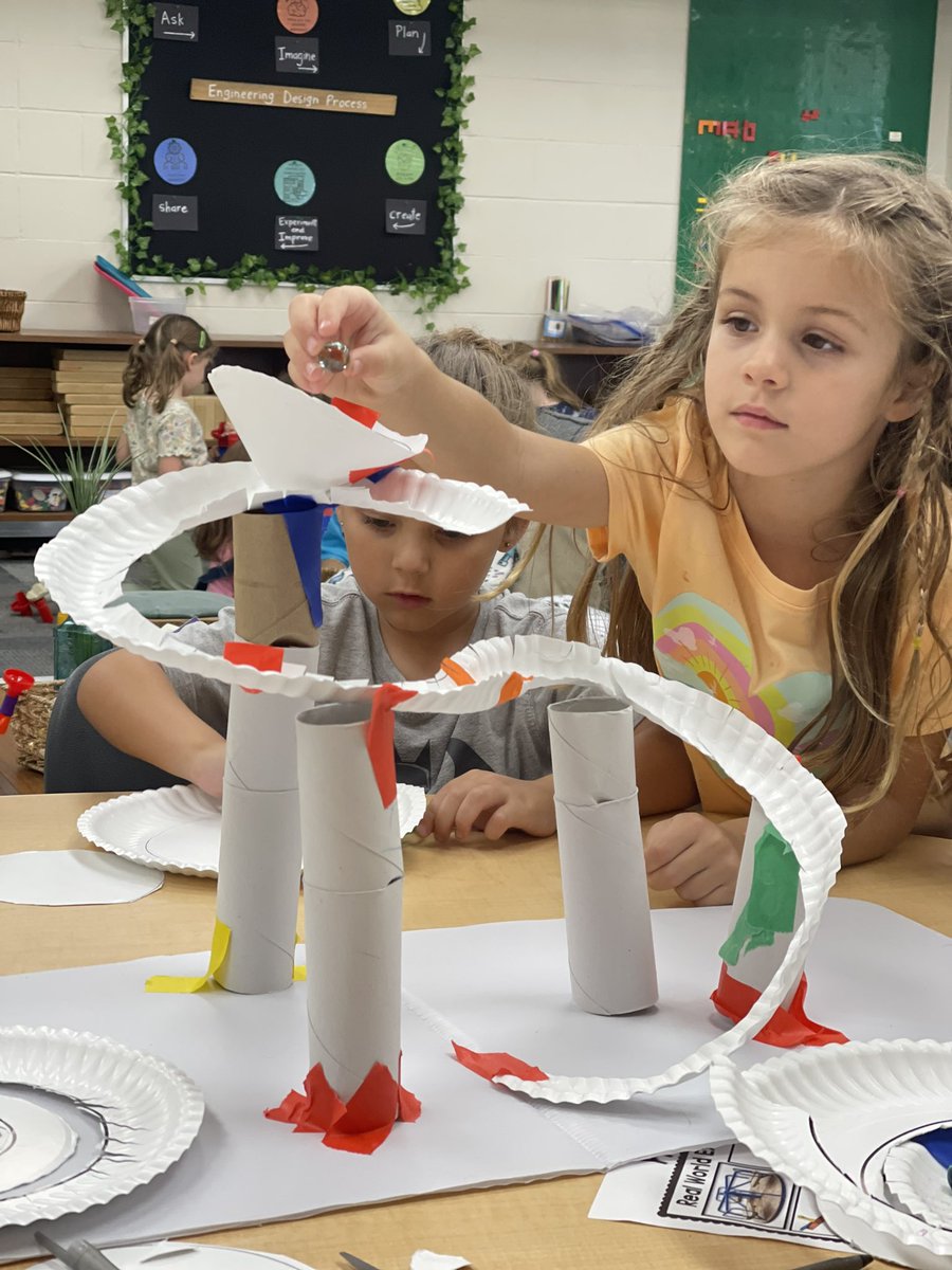 MCE_STEM's tweet photo. Happy National Rollercoaster Day! K and First graders celebrated in the STEAM lab and made their own paper roller coasters. https://t.co/xTT6S8ZL6u