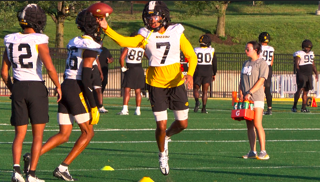 NathalieABC17's tweet photo. Let's make every #Mizzou football practice a golden hour practice #lightingiskey💯💯 https://t.co/YZKJD1nKyj