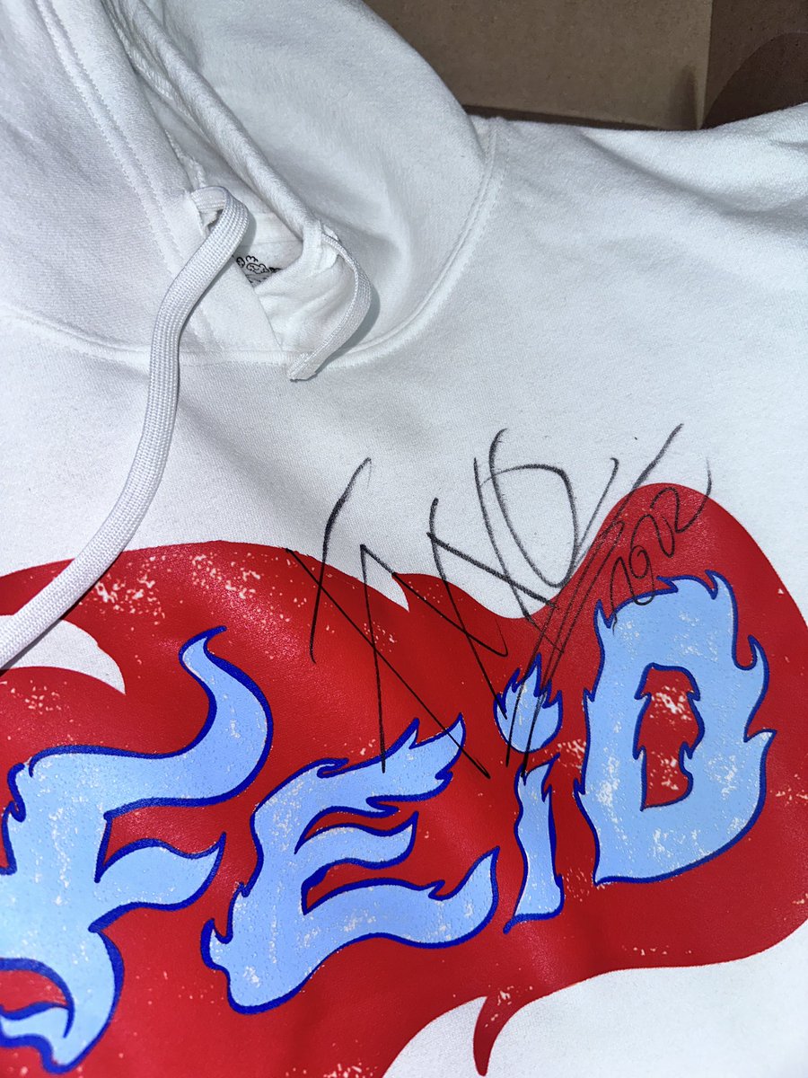 Y si regalamos una sudadera firmada por #Feid a mi regreso en #ExaBackstage? 😏😏😏🔥🔥🔥

<a href="/exafm973/">Exa Monterrey 97.3 FM</a> <a href="/chamagamez_/">Chama Gamez</a> #FeidEnExaBackstage <a href="/ferxxo4/">ferxxo</a>