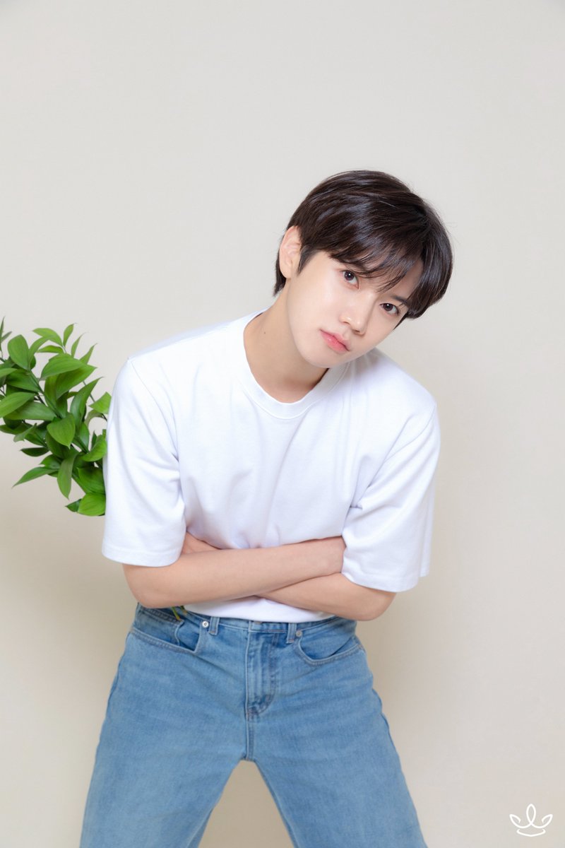 REN_BPM's tweet photo. [#렌] 📢

2023 REN FAN CONCERT [Ren’dezvous] Official MD
예약 판매 마감 D-day 🧸🍀

🔗 https://t.co/R5SbEWVBFQ

#REN #최민기 #CHOIMINGI
#Rendezvous https://t.co/3xbqCGeLY8