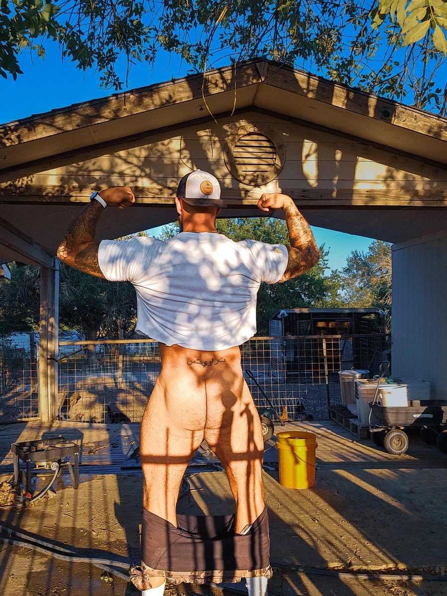 atxmuscle's tweet photo. Farm work's over #farmers #daddy #thicktrunktuesday https://t.co/aj6ceQQ1aE