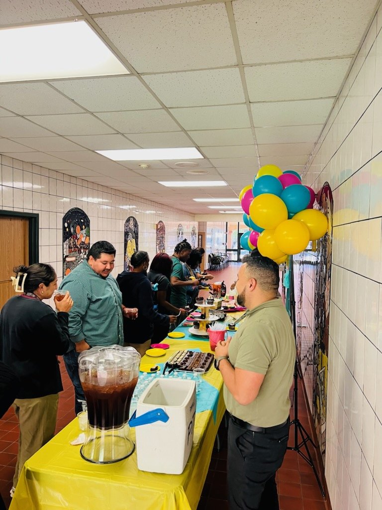 MrGuzmanHISD's tweet photo. Thank you to our awesome PTO parents for hosting The Dessert ๐จ ๐ฅง Party ๐ฅณ ๐ for our Edison Rangers!!! Great things are happening at Edison!!
#HisdConvocation #HisdStrong
#EmraldGreenCentral
@edison_school @HISDCentral
@SNGonzalez7 @maiyamoore26 @NirmolLim https://t.co/YYemc7wCcE
