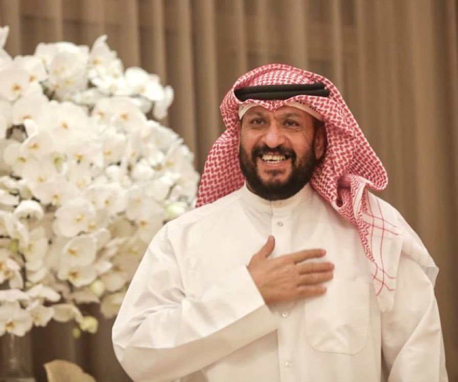 رجل الأفعال ، كريم النفس
صاحب المروءة ، عفيف اللسان
والوجة البشوش والقلب الأبيض والضحكة
الدائمة الذي لا يحمل مثقال ذرة من الغرور
والتعالي ، المحب للجميع الصغير والكبير
سمو الشيخ طلال خالد الأحمد الصباح
الله يحفظك ويطولنا بعمرك بو خالد حبيب الشعب .