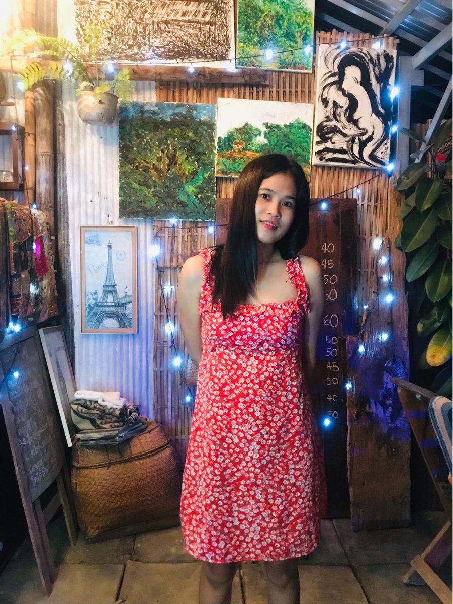 Viewdizzza's tweet image. อ้วนแล้ว เราต้องใส่เดรสอำพรางหุ่น😔😂 #คบทอม #LGBTQさんと繋がりたい