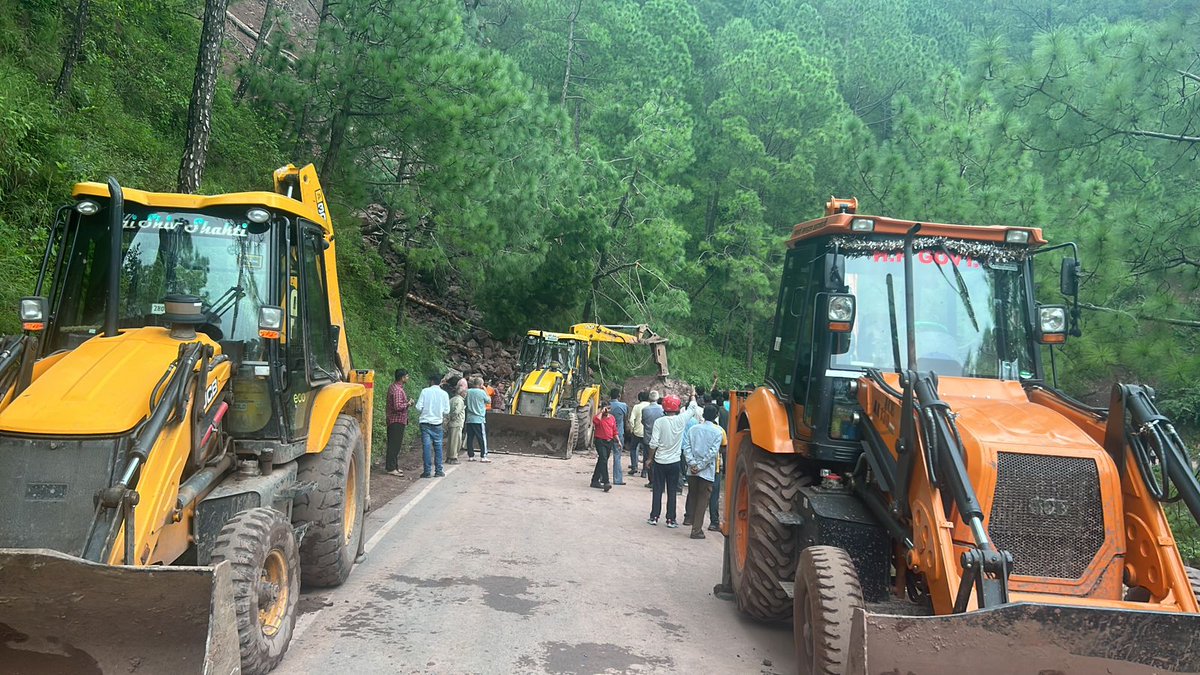 PWD125810's tweet image. Restoration work is in progress on Dharampur Kasauli road
by HPPWD Circle Solan
.
.
.
.
.
#HPPWD #hppwdworks #himachalfloods #solan