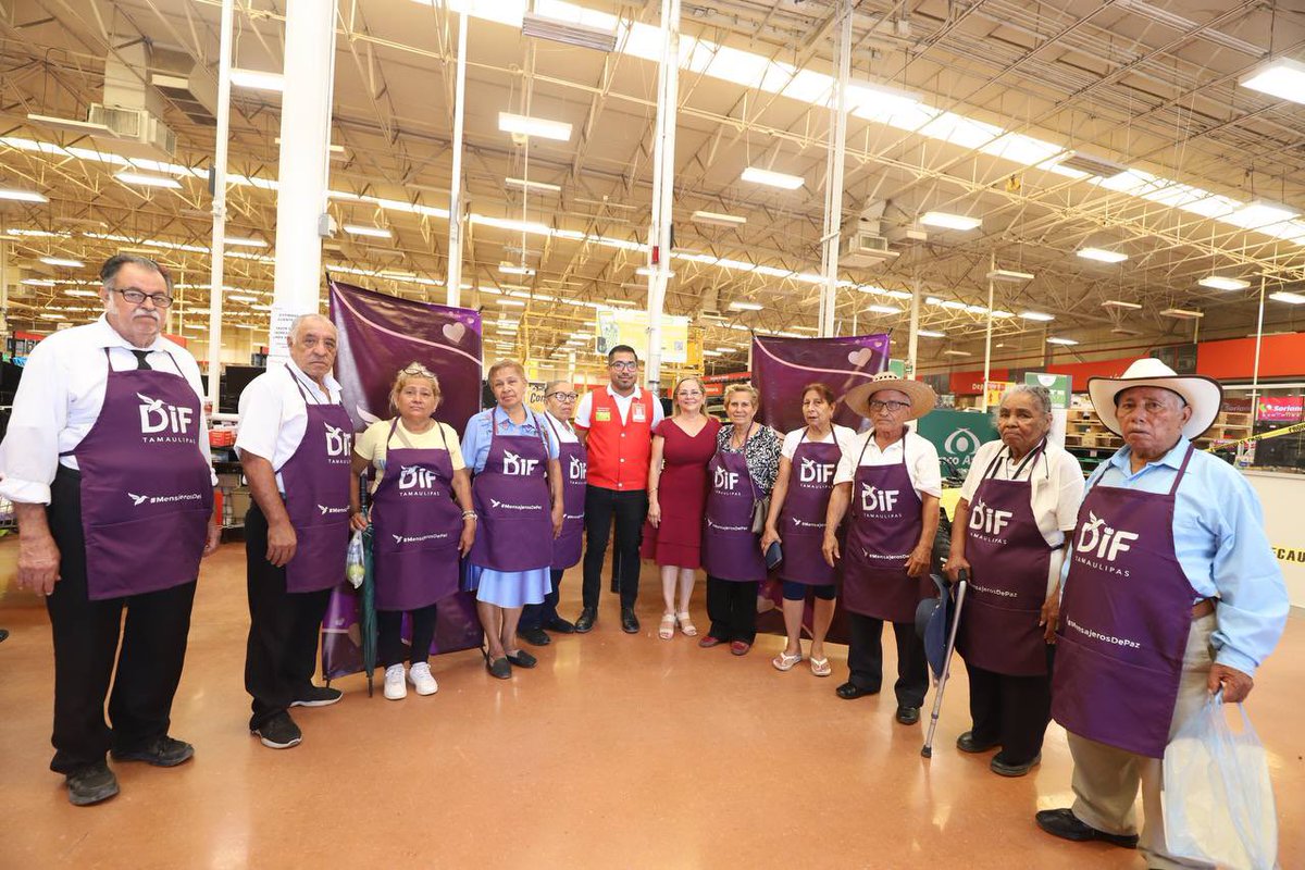 RossyLuque4T's tweet photo. A través de nuestro Sistema DIF Altamira en colaboración con el DIF Estatal, realicé la entrega de mandiles a los abuelitos del programa de empacadores de tiendas de autoservicios, ustedes son un ejemplo inspirador de perseverancia y compromiso.🙌🏻💜 https://t.co/BCf6Fgdfqm