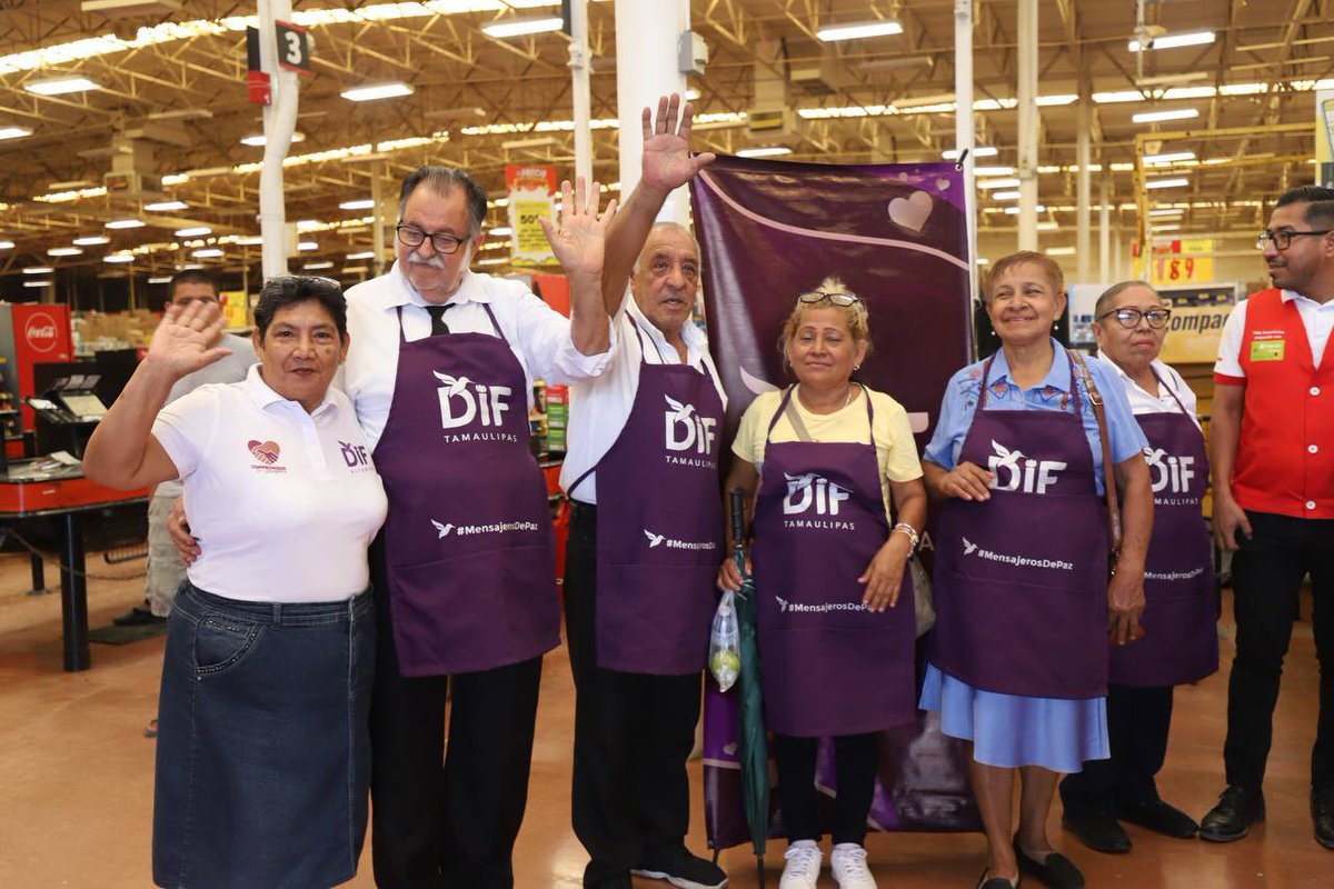 RossyLuque4T's tweet photo. A través de nuestro Sistema DIF Altamira en colaboración con el DIF Estatal, realicé la entrega de mandiles a los abuelitos del programa de empacadores de tiendas de autoservicios, ustedes son un ejemplo inspirador de perseverancia y compromiso.🙌🏻💜 https://t.co/BCf6Fgdfqm