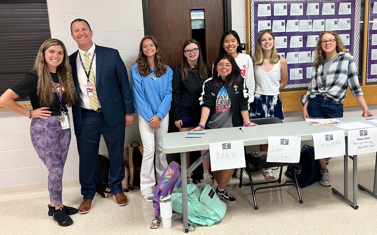 MLuckritz's tweet photo. Promise kept!
Thank you, @District214 new Superintendent @ScottRoweEdD , for visiting all 6 schools on first day! Loved seeing you meet some amazing @RMHSMUSTANGS at Activity Fair! #214Firstday
@RMHSstampede @RMHSKelly @NEW_RMHS_NHS23 @LennyBWalker @RMFineArts @rmhs_bands https://t.co/dTl1wFjcEm