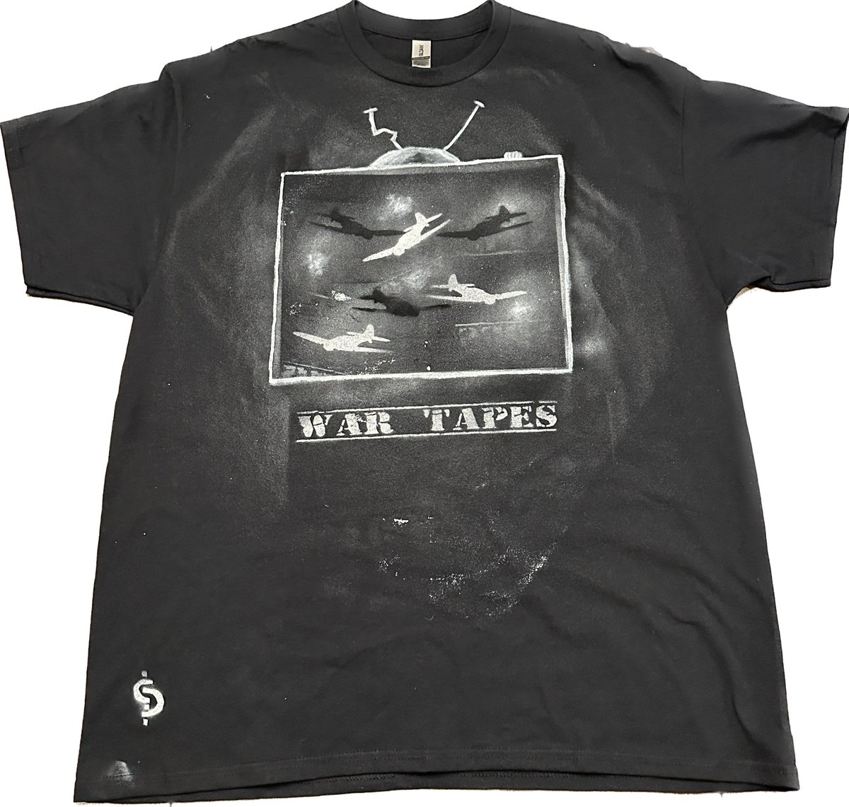 CortexHip's tweet photo. For Sale
“Broadcast Wars”
$60
XL
#art #artist #graffiti #graff #abstract #shirts #clothing #clothes #clothesforsale #shopping #designer #nashville #nashvilleart #nashvilleartist #merch #hiphop #mindofcc #skater #skaterclothes #wartapes #hiphop #ww2 #airplane #tv #television https://t.co/lTVMIX14R5
