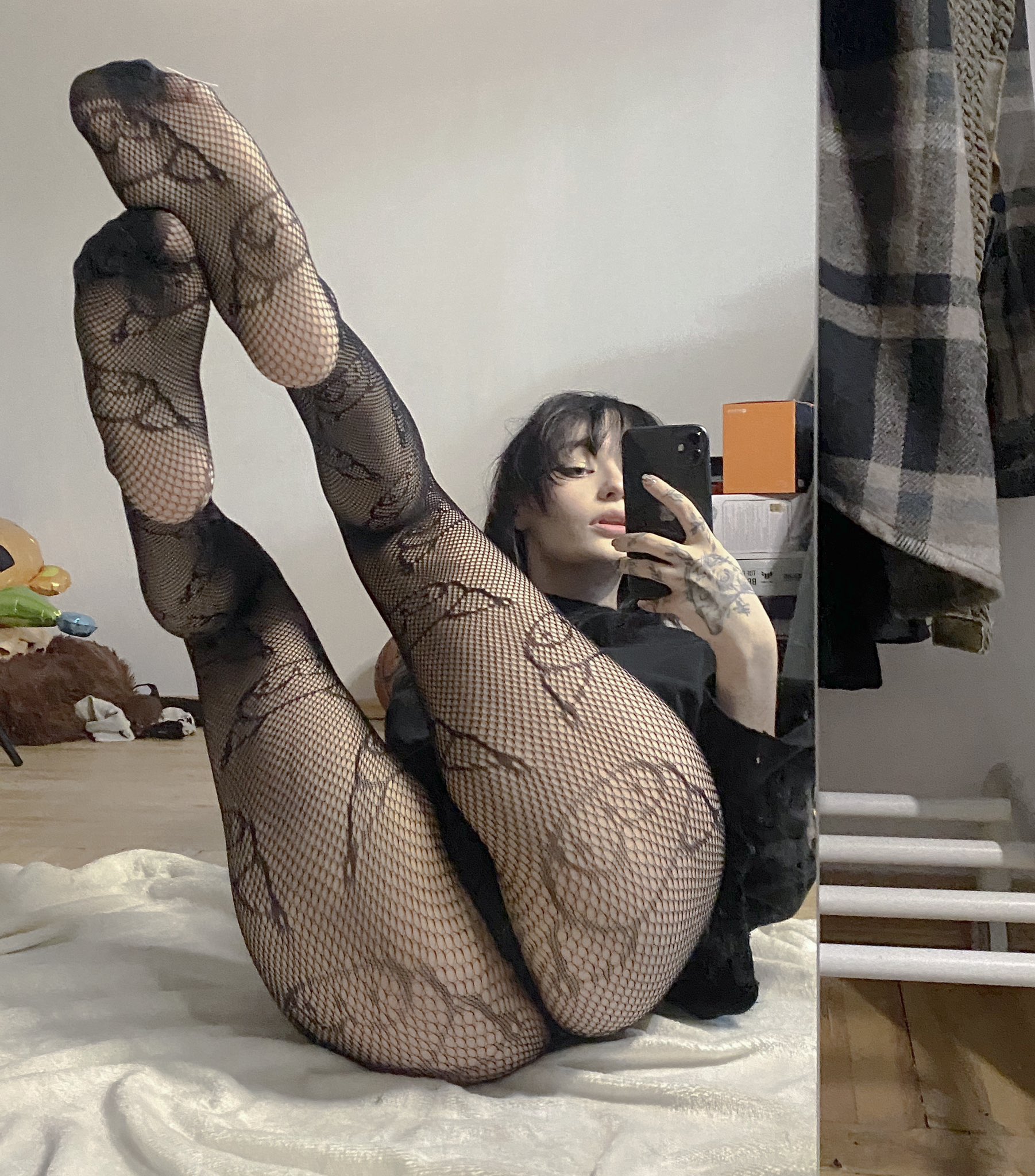 1 pic. #nudes #fansly 🖤 https://t.co/orVrYVkygn