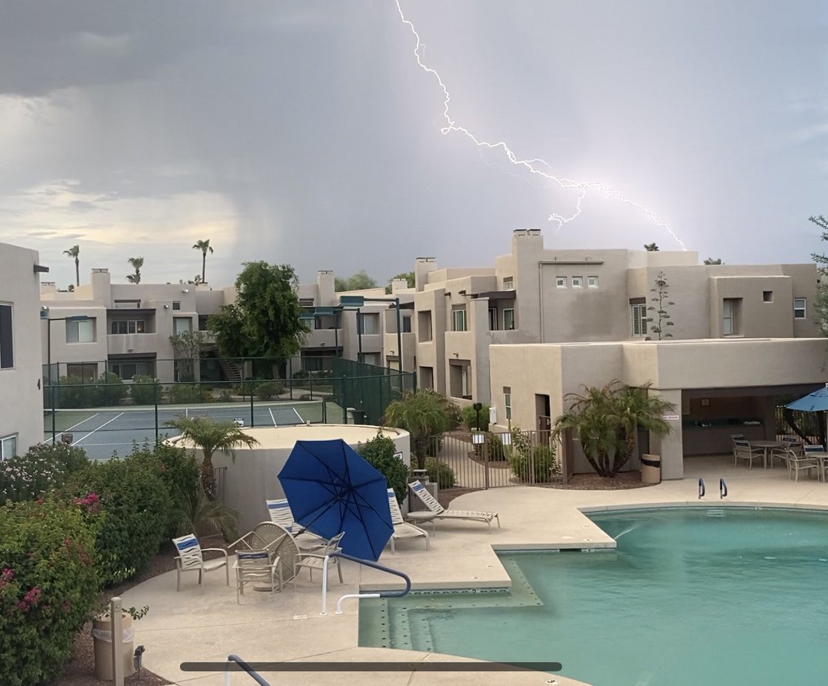 savannahleeh's tweet photo. ⚡️🌩️ feat. my fiancé, the HOA’s hero #azwx Shea/101 looking north https://t.co/rQ8dSUR0fV