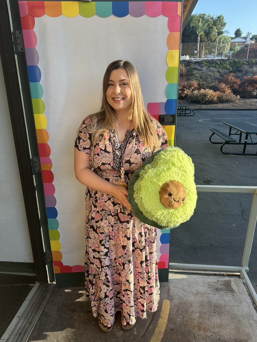 MrsBishop21's tweet photo. I had the best first day! I hope these kiddos felt loved, seen, and heard today.🥑💚 Let’s do it all again tomorrow @AvocadoGators @CajonValleyUSD! https://t.co/LvQ9Q7XO7V