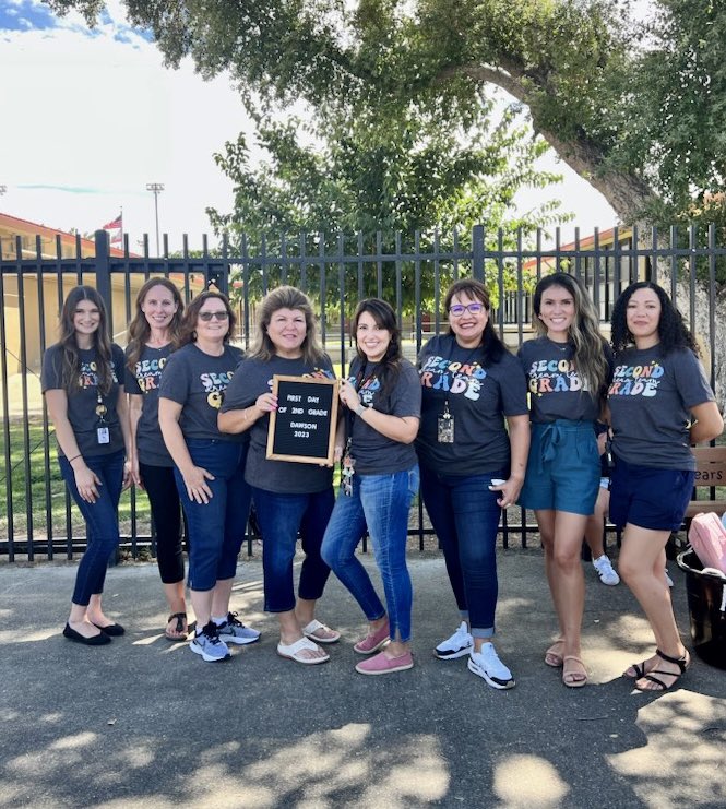 DawsonGrizzlies's tweet photo. Dawson’s Second Grade Dream Team 23-24 🧡🖤
“We are ready to inspire our students!” @GoCHUSD https://t.co/lnquqA64Xk