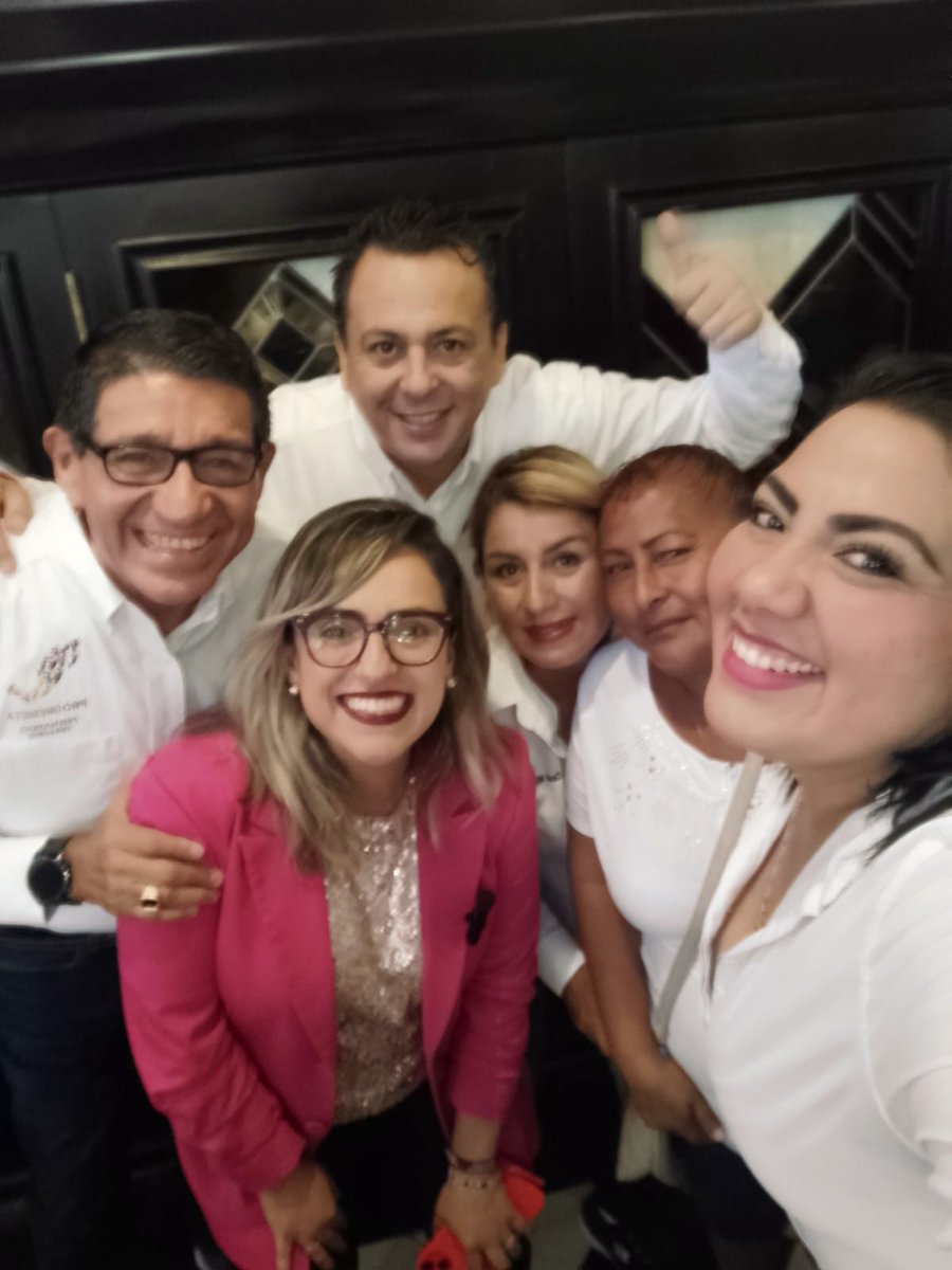 DavidBarriosSa2's tweet photo. Se deja bien en claro lo que se acordó que se respete, piso parejo para todos, igualdad. NO favoritismos ni fuera ni de adentró. @MProgresistaVer con @m_ebrard No se pide más solo lo que se acordó. 
@lopezobrador_ 
@ArteagaAponteMX 
@luzmiazul 
@DavidBarriosSa2 https://t.co/kEI5hojl85