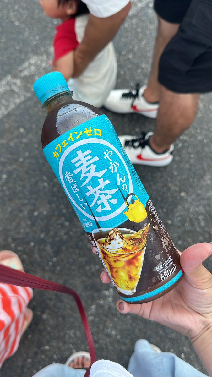 Jackdahu's tweet photo. #あついときは麦茶
 #あついときはやかんの麦茶
 #やかんの麦茶ゴクゴク屋台 https://t.co/hBmw2zEL2X