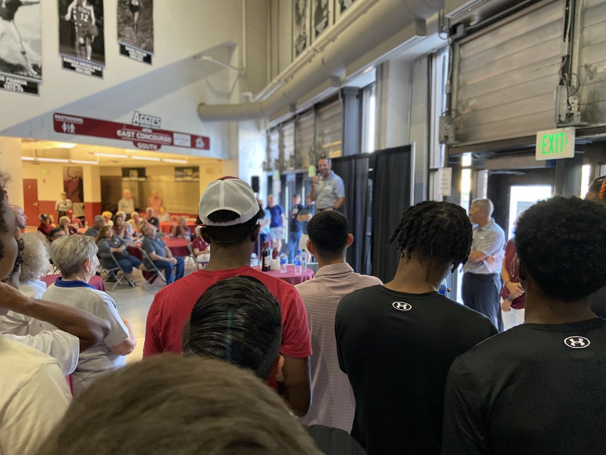 NMStateMBB's tweet photo. 𝑻𝒓𝒆𝒎𝒆𝒏𝒅𝒐𝒖𝒔 showing of support at tonight’s Back-To-School social hosted by the NMSU 6th Man Club 🏀

We are all excited about what the new school year and season will bring‼️

#AggieUp https://t.co/sadse1DEFQ