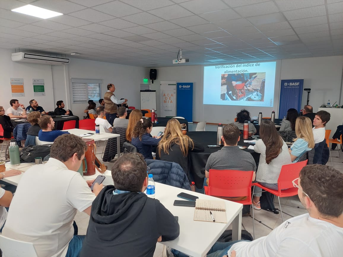 <a href="/AimarAimar18/">Aimar Chochi Pena®</a> Muy buen participación y aportes de todo el grupo técnico. Un taller de lujo!!! <a href="/BASF_Agro_ARG/">BASF Agro Argentina</a>