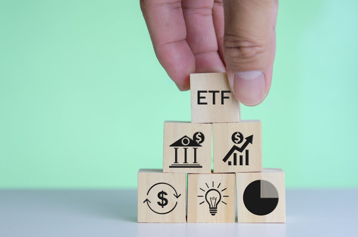 TimNijsmans's tweet photo. 🔍 Tot vijf jaar geleden was ik een professionele fondsbeheerder die zweerde bij actief beheer. Intussen ben ik een van de meest gepassioneerde voorstanders van ETF’s.

💡Ontdek mijn verhaal en hoe die omslag er is gekomen in mijn nieuwste blogpost: 'Zo verloor ik mijn geloof in actief beheerde beleggingsfondsen'. 

#ETFs #beleggen #passiefbeleggen #beleggingsadvies

https://t.co/IDraAAIQQR