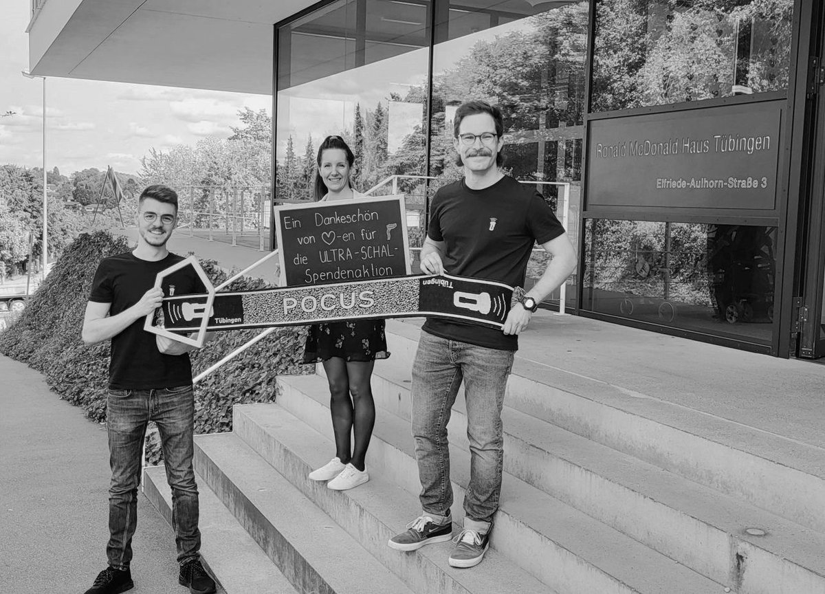 Ultra-Danke! 🦇
Mit den ersten gut 50 #SchwabenPOCUS Ultraschals konnten wir das Ronald McDonald Haus hier in Tübingen mit 165€ unterstützen! Wahnsinn!
Größten Dank an alle, die sich damit schmücken, ihn als Wanddekoration aufhängen oder sich mehr Ultraschall-Merch wünschen!🙏