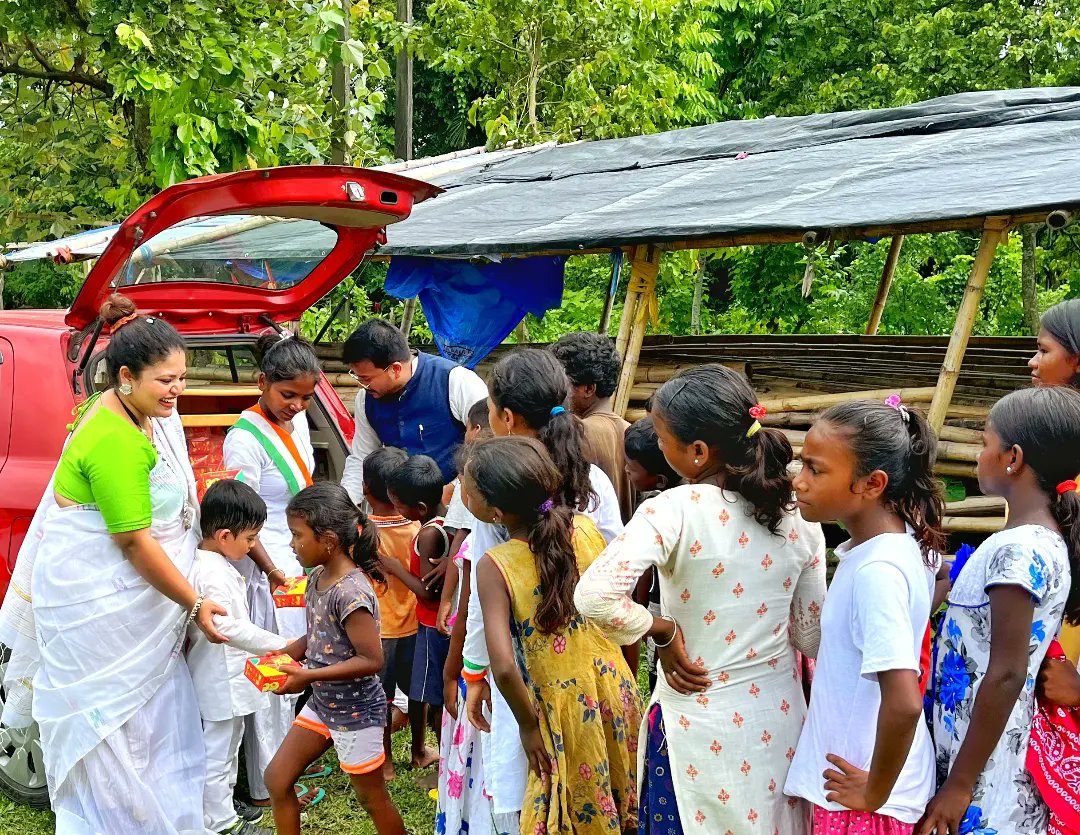 Shankhadeep_NBU's tweet photo. Celebrated #IndependenceDay2023 with our talented Rural Tea Garden students. Through Education and Skill Development, these students are gaining Social and Mental Independence - understanding the true meaning of Freedom. Jai Hind! 🇮🇳 #IndependenceDayIndia https://t.co/n0G0t56CZo