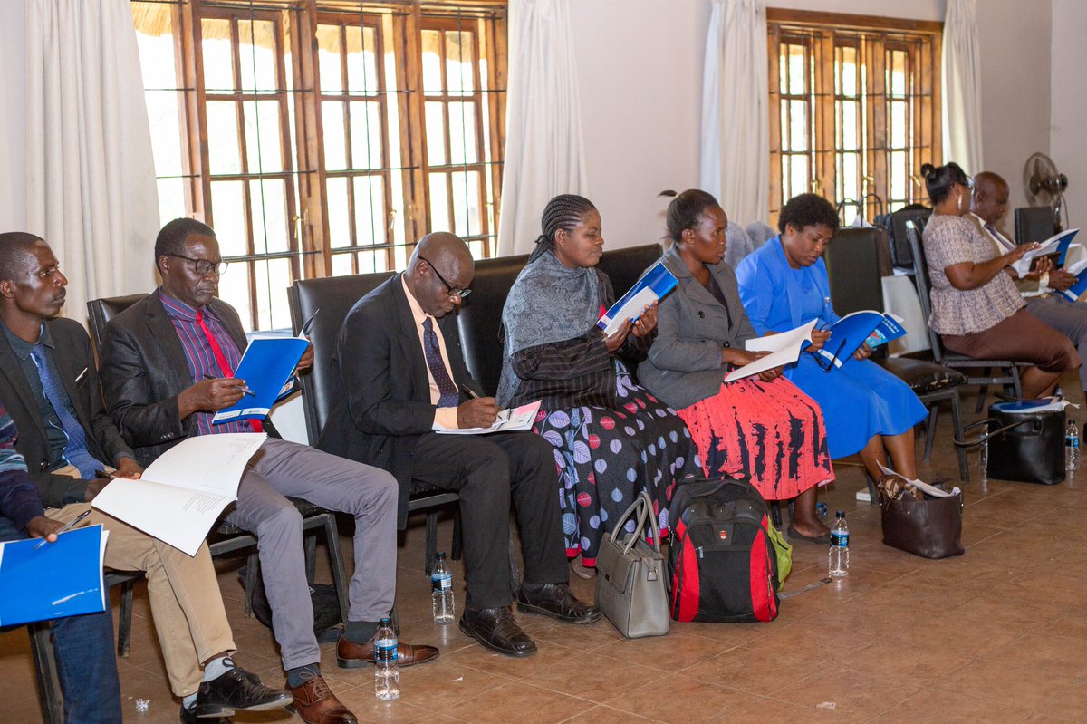 UNODC_FinCrime's tweet photo. ￼✨Ethics, integrity &amp; altruism are key values which guide every child’s path in life. 

This week in Malawi, we're delivering a training for primary school teachers on instilling these values &amp; building a culture of rejection of corruption. 

#UnitedAgainstCorruption https://t.co/kcNkiE2A4L